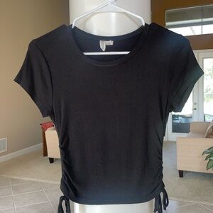 Ribbed top with draw string sides detail.